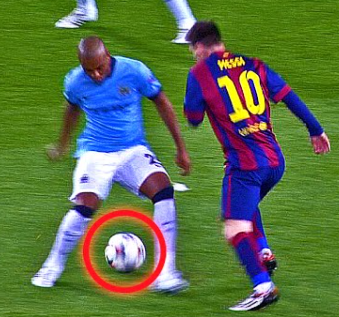 nutmeg-seni-mengecoh-lawan-lewat-celah-kaki
