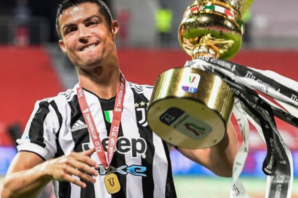 cara-pemain-sepak-bola-menjaga-keseimbangan-kaki