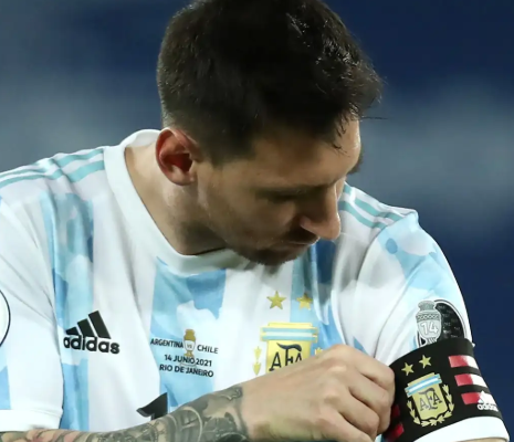 Sejarah Ban Kapten dalam Sepak Bola Modern