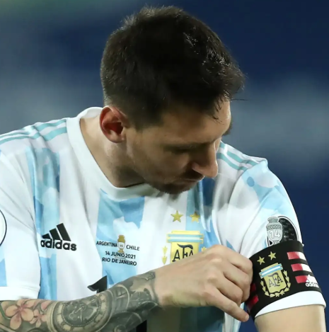 Sejarah Ban Kapten dalam Sepak Bola Modern