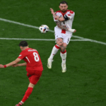gol-terspektakuler-dari-tendangan-jarak-jauh