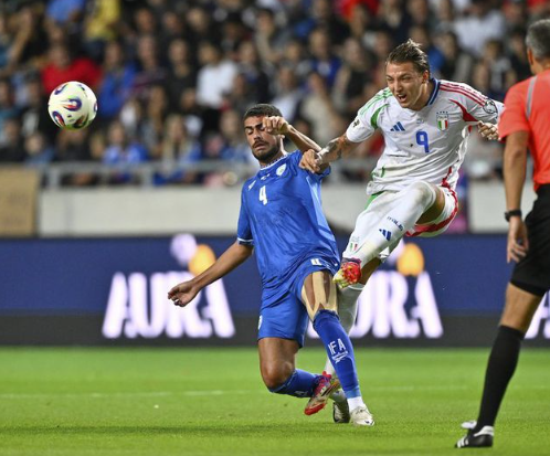 chaosnya-massa-usai-pertandingan-sepak-bola-israel-vs-italia