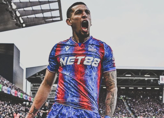 pemain-bek-crystal-palace-ini-jadi-incaran-barcelona-chelsea