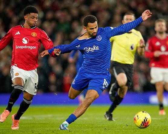 mu-mencatat-rekor-kekalahan-di-old-trafford-melawan-everton