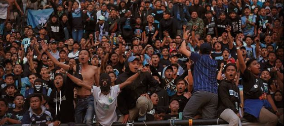 peran-supporter-fanatik-dalam-sepak-bola-modern