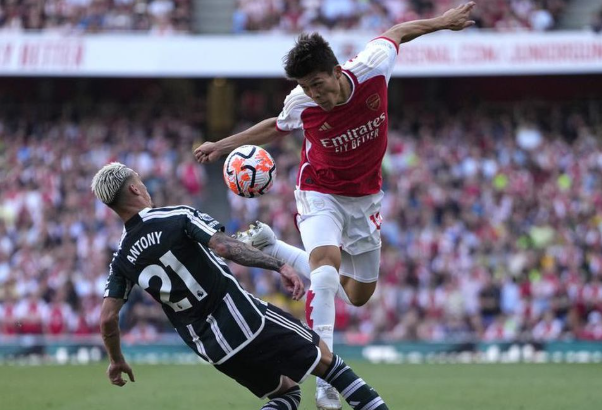 Arsenal Kemenangan Dramatis di Emirates Stadium